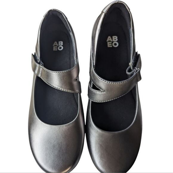 Women's Abeo Platinum Silver Comfort Shoes 9 Alice Flats Round Toe Mary Janes - Picture 3 of 6